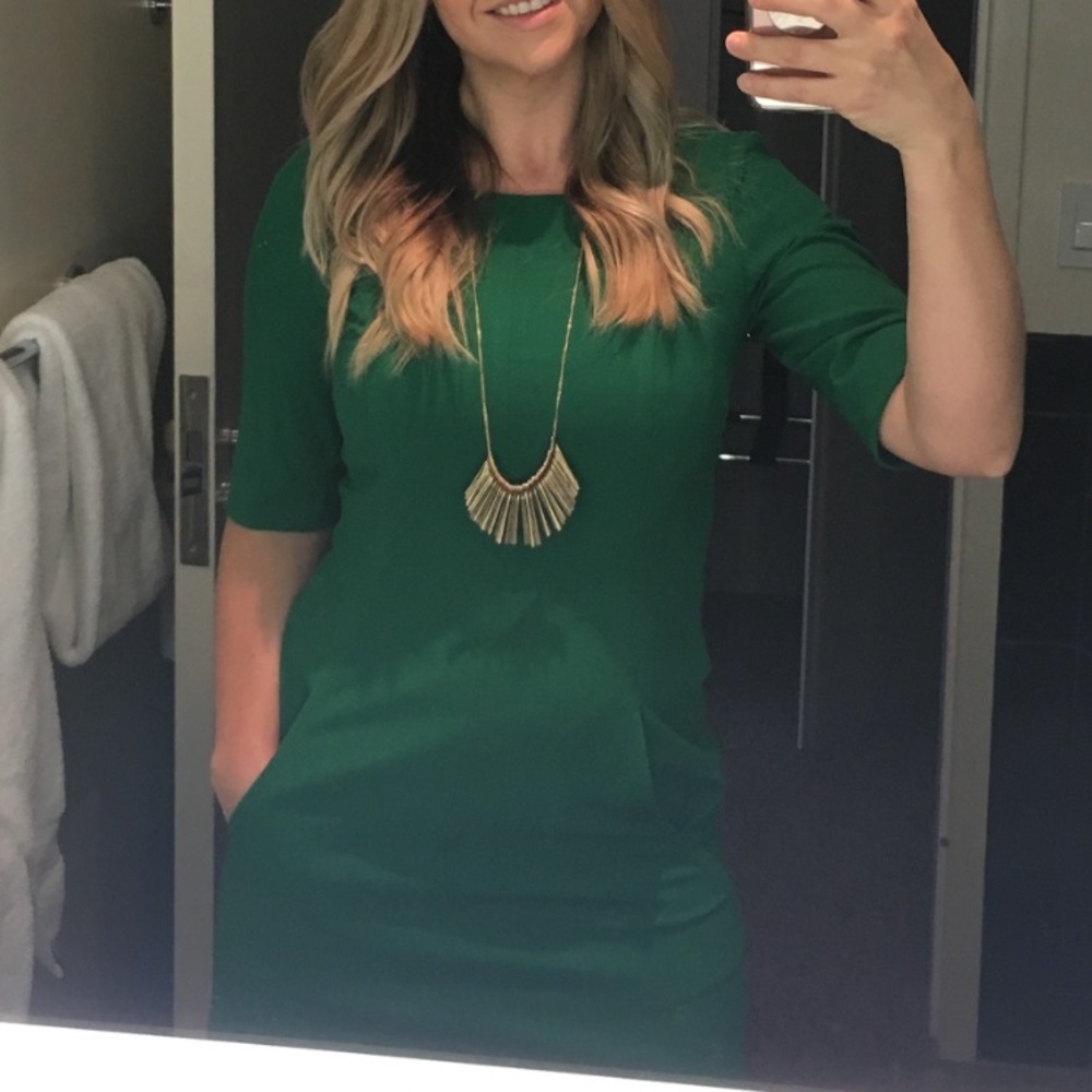 Tahari Arthur S. Levine Green Pocket Shift Dress